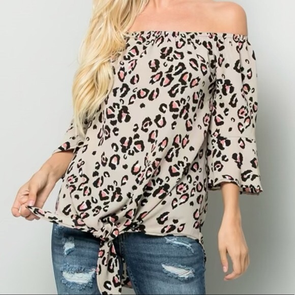 sweet lovely Tops - Sweet Lovely Animal print flutter sleeve top-S
